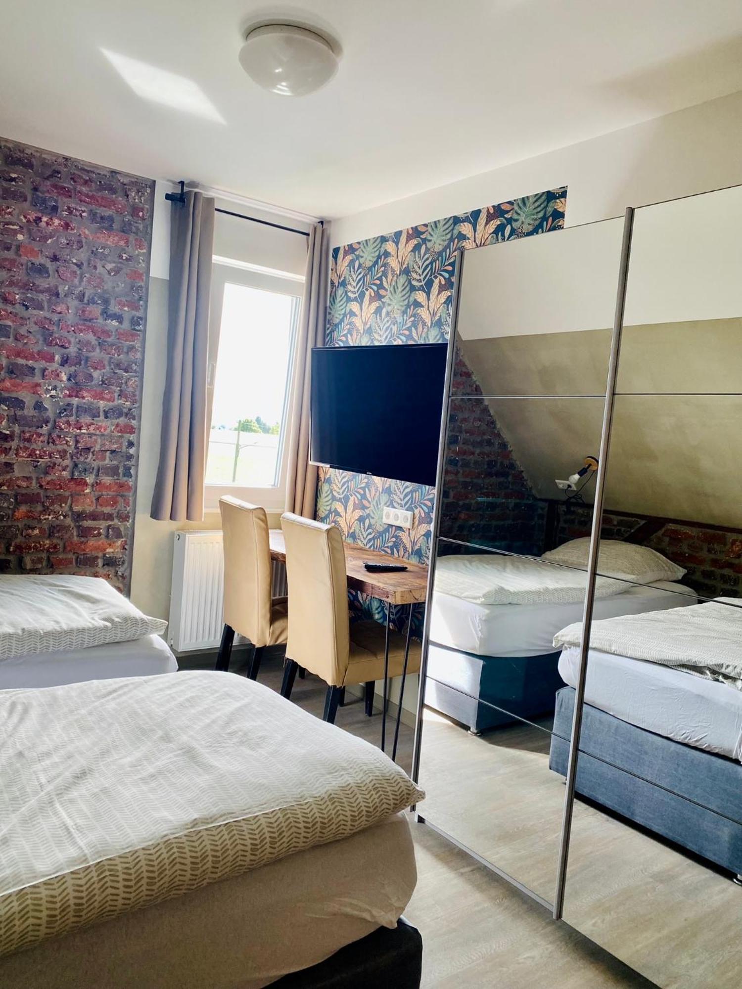 Phoenix Apartments - Monteurwohnung Mit Riesiger Parkflaeche Билефельд Экстерьер фото